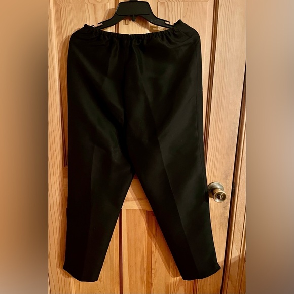 Bloomingdale’s Silk Black Slacks Pants Zip Button Size 10 P Sleek Witchy Vampire - Picture 12 of 13